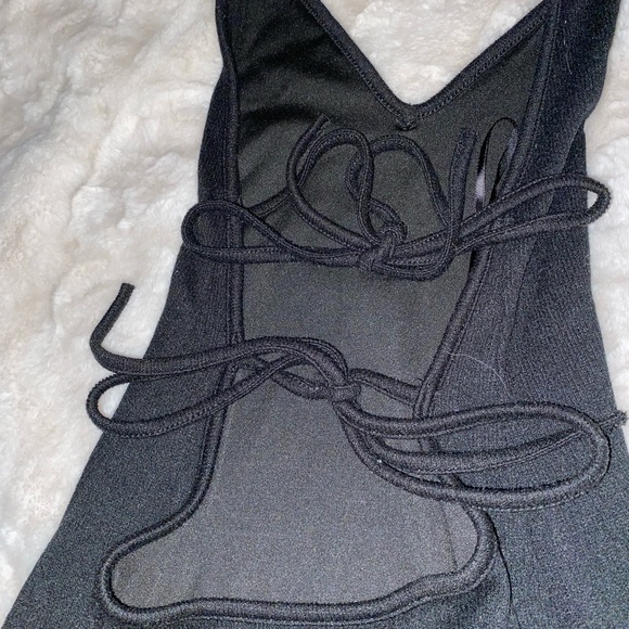 BLACK BACKLESS BODYCON DRESS - Picture 3 of 3